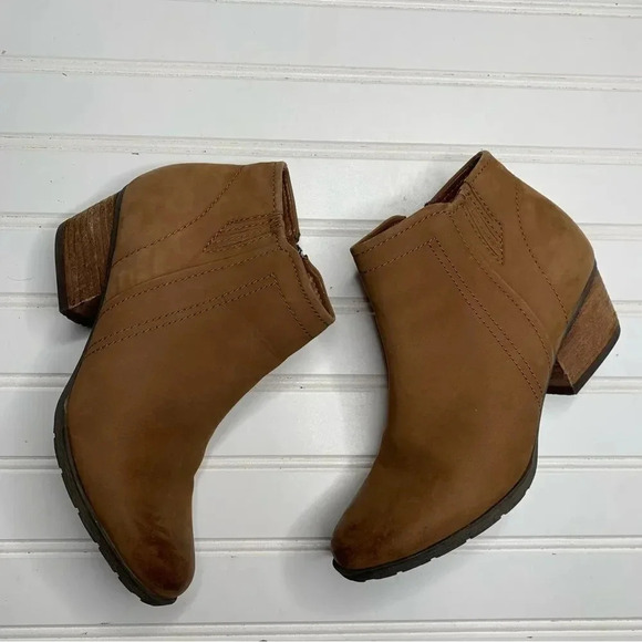 Blondo  Villa Waterproof Ankle Bootie - Picture 2 of 11